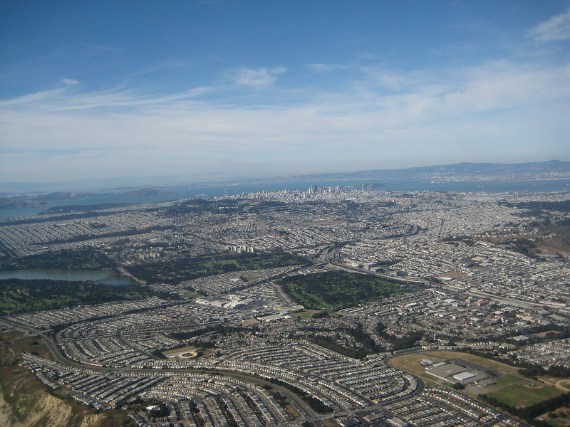 © San Francisco Sprawl by Phil Whitehouse under CC BY 2.0 (https://www.flickr.com/photos/philliecasablanca/2595289183)